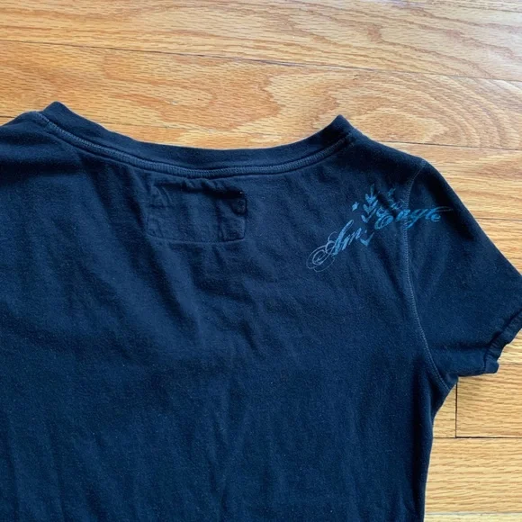 🛑 SOLD! 🛑 American Eagle. Black V-Neck T-Shirt with White Graphic. Size medium. - Picture 11 of 12